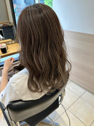 **コントラストハイライト**
動きのあるカラーは歩いてるだけで可愛い
ハイライトカラー>>>¥12.000-
カット+ハイライトカラー >>>¥16.000-
コントラストハイライト>>>¥13.000-
カット+コントラストハイライト>>>¥17.000-
#ロング#ハイライト#モカブラウン#巻き髪
#シェアサロン#ブリーチカラー#ナチュラルブラウン
#ストレートでも可愛く#ストレートハイライト
