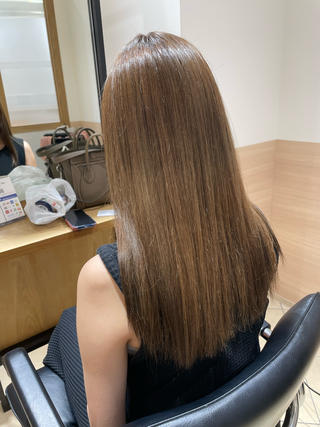 **ツヤ感透明感カラー**
ケアしながらのトーンアップ♡
トリートメントでさらにツヤツヤ
ケアカラー>>¥8.000-
カラー>>¥6.000-
カットのみ>>¥4.000-
#ロング#ミディアム#セミロング#ストレート
#ピンクブラウン#ピンク#ブラウン#ナチュラルカラー
#暖色#チェリーブラウン#ワンカラー#ケアカラー