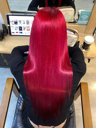 酸性ストレートと髪質改善トリートメントでつやつやに仕上げています

ブリーチ毛対応させて頂いております！

多少の切れ毛程度なら◎

テロテロになってしまっている場合はかけれる部分が根本中間のみで、毛先はトリートメントで強化する場合もありますのでご了承下さい。 