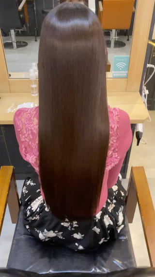 髪質改善トリートメントで極上の艶感を作りました！

髪質もとっても良くなって、柔らかさと艶が出ました。

ダメージが気になる方は、
リンゴ幹細胞トリートメントと髪質改善トリートメントの組み合わせがとっても良いのでオススメです。

トリートメントのご変更は施術中でも承っておりますのでお気軽にご相談下さい。 