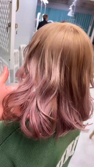 ブリーチベース重要カラーです！
場合によっては料金・お時間の変動ございます。ご了承下さい！ 