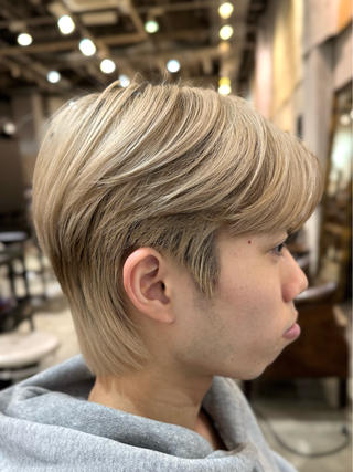 【センターパートウルフ】
前髪は上げも下ろしも出来る
2wayスタイル！
サイドと襟足はナチュラルに残したウルフスタイル！
 