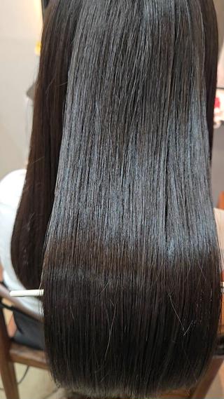 ベージュ系カラーで落ち着かせつつ髪質改善トリートメントで潤いと艶を与えます️
天使の輪がとっても綺麗ですね 