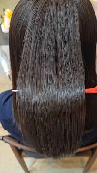 パサつきやごわつきが気になる方にもオススメ！
縮毛矯正との相性も抜群なので組み合わせメニューも 