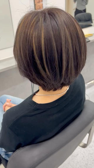 ショートボブ×育てるハイライト