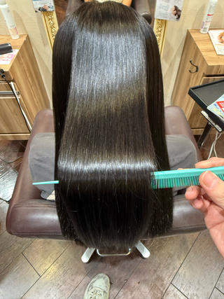 リアルサロンワーク
髪質改善ストレートでサラサラツヤツヤ
朝の時間を大幅に短縮！
巻いてもOK 