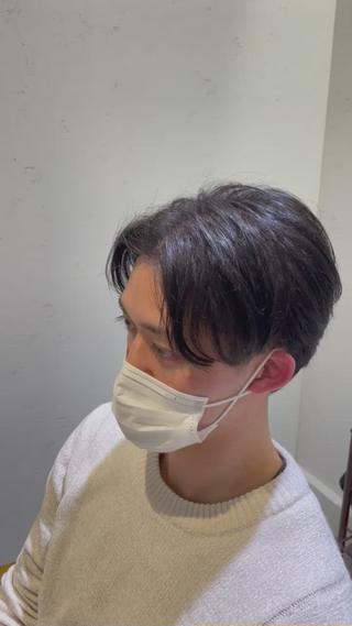 \これであなたもモテ男！？/
.
モテたい男子必見！？
.
超おすすめセンターパート
.
ついに大人気のセンターパートの紹介
こだわりポイント
・高すぎないウエイト
・刈り上げなしでも収まるバック
・前下がりのサイド

前だけだなく横顔もかっこよくなれるそんなスタイルです
.
#メンズ#メンズヘア#メンズヘアスタイル#メンズカット#センターパート #美容師#奈良#大和西大寺#mens#menshair 
