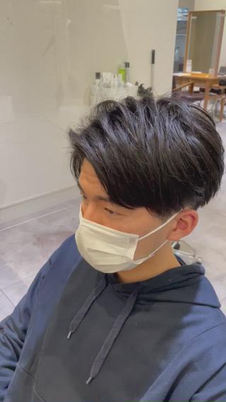 ワックス5分！？
.
学校でモテるアップバングスタイル
.
学校って前から見られる事よりも横から見られる事の方が多いですよね？
なので【横からのシルエット】ってとても大事なんです！！
.
骨格矯正カットにより【絶壁解消】そして【アイロンなし】で束感が出るのでアイロンが苦手な方にもオススメです

#メンズヘア #メンズ #アップバング #絶壁解消#骨格矯正 #奈良#大和西大寺#mens#menshair 