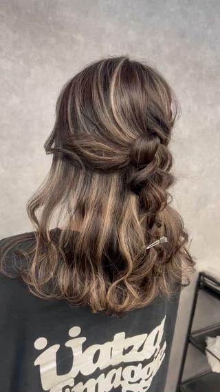 ブリーチ二回のコントラストハイライトカラー！
アレンジしても可愛い！ 