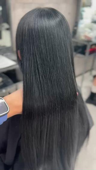 ブリーチでおちる黒染め
一定の期間だけ黒にしたい、終わった後ブリーチまたやりたい人にオススメです！！ 