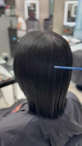 ブリーチではがせる黒染め
就活、実習生にオススメのカラーです！！
ブリーチ毛の方に人気な色になってます 