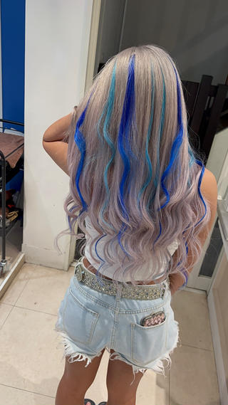 #ヘアスタイル #ヘアカラー #カラー#ブリーチ#ハイトーンカラー#ハイトーン#ホワイトカラー#シルバーカラー#グレーカラー #ミルクティーカラー#シールエクステ #エクステ#ハイライトエクステ#インナーエクステ#巻き髪#ヨシンモリ#渋谷# 