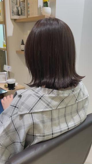 酸性ストレートは巻くことも可能です
【あなたの理想の髪はなんですか?】
・鏡に映ると嬉しくなるような美髪
・周りの人に羨ましく思われるツヤ髪
・朝、何もしなくても収まるヘア
【あなたのお悩みはなんですか?】
・癖で広がる
・ダメージでゴワゴワ
・エイジング毛でうねる
・ストレートはしたいけど根本のボリュームは無くしたくない
・ブリーチやハイライトをしているので縮毛矯正ができない
・トリートメントが効かない
・しゃきんとした毛先にしたくない
この理想とお悩みが【PRIMA流髪質改善酸性ストレート】なら全て解決できます
美髪にする技術
【PRIMA流髪質改善酸性ストレート】とは?
縮毛矯正の理論とトリートメントの理論を合わせることで
本来以上のツヤと手触りに髪質改善できます
・ダメージや乾燥による癖の改善
・広がりを抑えてナチュラルなボリュームダウン
・硬さのある髪やごわつく髪もシルクのような柔らかい手触りに改善
スタイリングはストレートだけでなく、その日の気分でコテで巻くことも可能です
今まで髪質改善・ストレート・トリートメントをし続けたけど効果を実感されなかった方。
初めてでやりたいけど心配な方。
是非一度僕に担当させてください!
責任をもってマンツーマンで今までにない美髪にさせて頂きます
※写真・動画はすべて無加工で、ドライのみの仕上がりです
153-0051
東京都目黒区上目黒3-1-5 本田ビル3F
03-6412-8756
PRIMA-ange- 宮澤 健
まろやかカラー/インナーカラー/ダブルカラー/メンズカット/ハイライト/ブリーチ/前髪/ワンカラー/ショート/イヤリングカラー/ケアブリーチ/小顔/髪質改善/酸性ストレート/酸熱トリートメント/髪質改善トリートメント/縮毛矯正