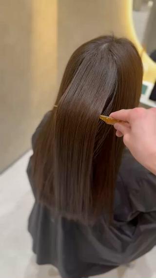 イロノワ髪質改善inカラー！
カラーするだけでこの艶感 