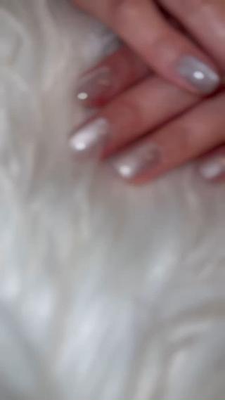 magnet~.︎ one color.

シンプルなのに大人可愛い
ショートネイルでも目立つデザイン大人気です︎ 