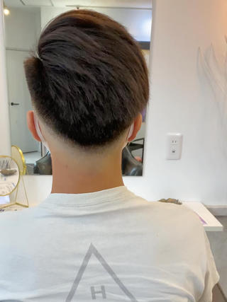 スキンフェード×サイドパート
 