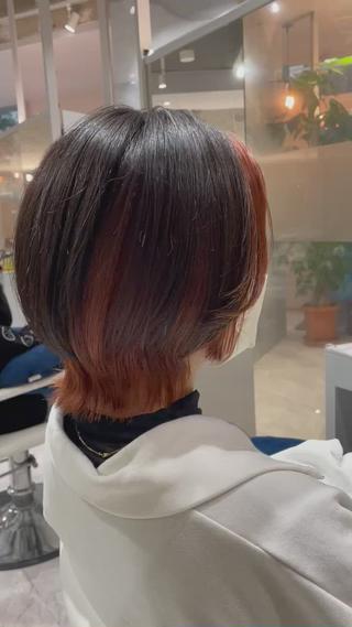 ウルフカット
ウルフは、襟足の長さと丸みの部分のバランスで決まり、調節してあげることでとても可愛くなります️
#ショートボブ
#ウルフカット 