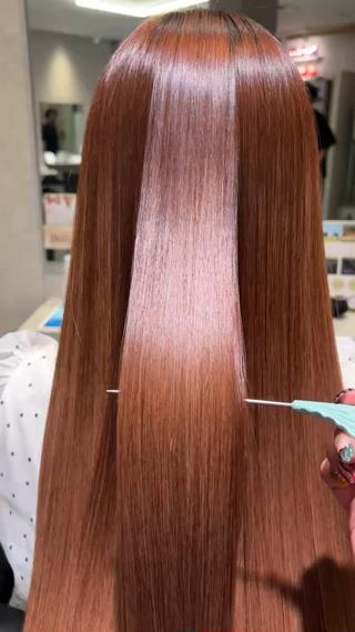 資生堂の髪質改善です
トリートメントを熱で定着させるので普通のトリートメントよりも持ちが良くなります
湿気で広がりパサパサなった毛を髪質改善で綺麗にしてジメジメして嫌な梅雨を乗り切りましょう