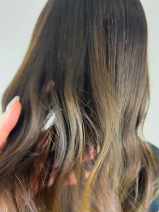 ロング トモタニ ミオのヘアスタイル