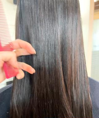 ロング トモタニ ミオのヘアスタイル