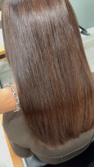 縮毛矯正にて
トリートメントと合わせて行うことで髪の毛の中から外までツヤッツヤになります！ 