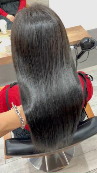 冬の時期髪暗くしたいと考える方少なくないと思います
ぜひこの機会に暗くしませんか！

最後の仕上げまでツヤツヤにさせていただきます！ 