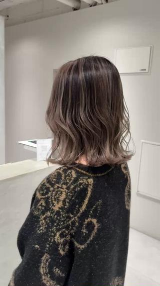 セミロング カラー ケアブリーチ 若杉圭大のヘアスタイル