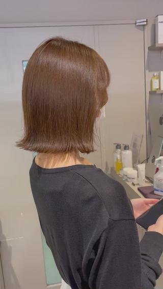 カラー ハイトーン×レイヤー カットTAKUMIのヘアスタイル