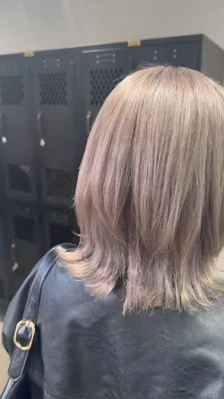 ホワイトグレージュ