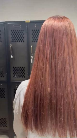 ピンクベージュ