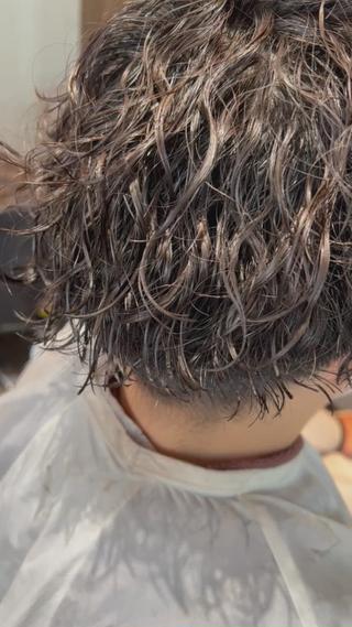 綺麗なパーマ
ウェット状態で形ができてるから
セットが簡単です 