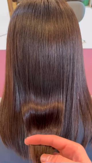 エイジング毛で梅雨のジメジメした湿気による毛先のパサつき、全体のうねりが気になるお客様にしっかりとケアをしながらトリートメント配合のストレート施術をさせていただきました！
乾かしただけで艶やサラサラ感がすごいと満足していただきました！

︎現在かなりのご予約いただいておりますので、ご希望の日時でご対応できかねる場合があります 