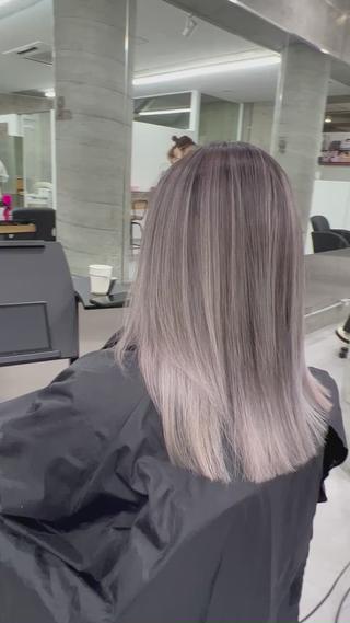 ほんのりピンクを感じるホワイトバレイヤージュ 