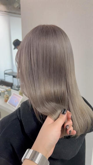 ミディアム カラー nailist mana𖤐´-のネイルデザイン