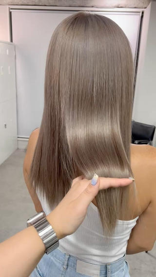 髪質改善トリートメントで、艶のあるハイトーン️ 