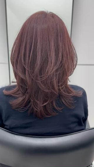 レイヤーをたっぷり入れて春夏仕様に
おすすめのピンク系のカラーでツヤツヤに 