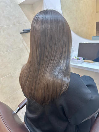 美髪矯正とカラーは同時施術可能です 