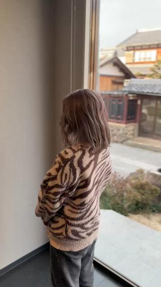 グレージュカラー
赤みをしっかり抑えた、やわらかグレージュ。
室内と外で透明感の見え方が変わる人気カラーです!
カラーはブリーチメニューの項目からお選びください♪
ご予約は
インスタDM @wave_house_tomato
TEL 0748-22-2836
#minimo【#ウェーブハウスとまと】で検索
#ウェーブハウスとまと #東近江市 #八日市 #尻無町 #美容室
#グレージュカラー #ハイトーンカラー #ヘアカラー #ブリーチカラー
#滋賀美容室 #滋賀ヘアカラー #八日市美容室 #東近江市ハイトーン
#東近江市ヘアカラー #東近江市ブリーチ