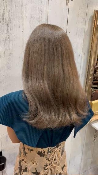 セミロング カラー 🧸柔らかいベージュ カラー🧸氏家達哉のヘアスタイル