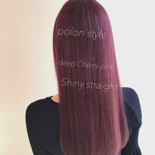 髪の傷みは様々な原因があります傷みの原因によって髪が必要とする栄養分は違うのですが、多くのトリートメントはコーティングの力で一時的に髪の手触りを良くするだけで、2、3週間もするとコーティングが剥げて元の髪質に戻ってしまいます
さらに髪は表面のキューティクルから傷み始め、バリア機能が弱まることで徐々に髪の内部に傷みが進行していきます
傷みは外から内
逆に治す時は髪の最深部からなのです
さらに髪の最深部に行けば行くほど大きさの小さな栄養分しか入っていきません
そのため小さい栄養分から浸透させていく必要があるのです
こだわりぬいた髪質改善をするためには浸透させる薬剤の順番まで考える必要があるのです
そこまでできるようになるためには
正確な毛髪診断と深い薬剤知識が必須なのです

ヘアケアマイスターの鵜澤はその両方を習得しています
そのため、髪質改善に関しては誰にも負けない自信があります

そのこだわりを100%発揮するためにサイエンスアクアoggiottoは最適なトリートメントなのです(^^)


どんな状態の髪も、必ずご満足頂ける髪質改善をさせて頂きますので、是非一度お試し下さい

イルミナカラー、グラデーションカラー、縮毛強制など、どんなメニューもヘアケアマイスターの知識と経験で期待以上の仕上がりさせて頂きます


♯髪質改善♯サイエンスアクア♯ヘアケアマイスター♯oggiotto 