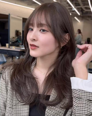 耳にかけても可愛いお顔周りカット
レイヤーが入っているので巻くとさらに動きが出てかわいい 