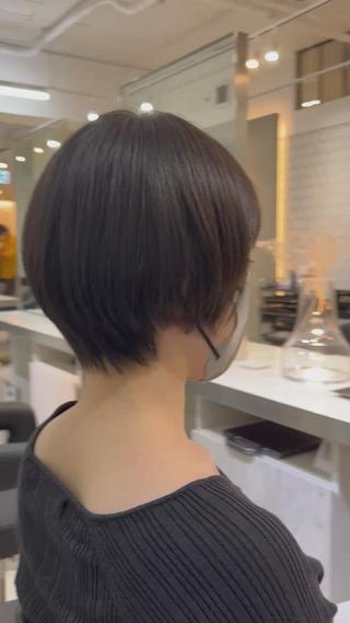 フォルム、襟足、質感にこだわったショートヘア