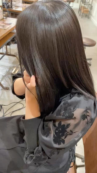  ストレートモデル募集 
　
「縮毛するとピンと固くなるのがイヤ…」
「自然に柔らかいストレートにしたい！」
そんな方にぴったりです

ただまっすぐにするだけじゃなくて、
触りたくなる柔らかさと、さらさらの指通りを大切にしています♡

仕上がりは光が反射するうるつやの質感
毎朝のスタイリングが楽に♡ 