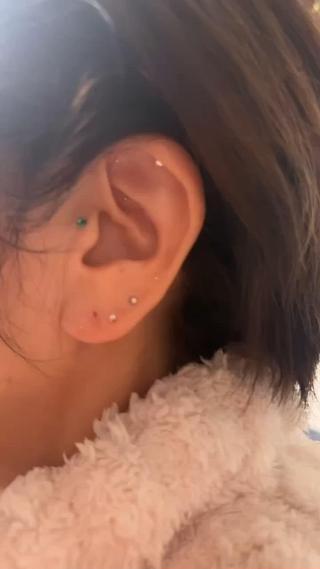 ピアスを毎日つけるお客様。
シンプルに…
でもキラキラ存在感がありとても可愛いです 