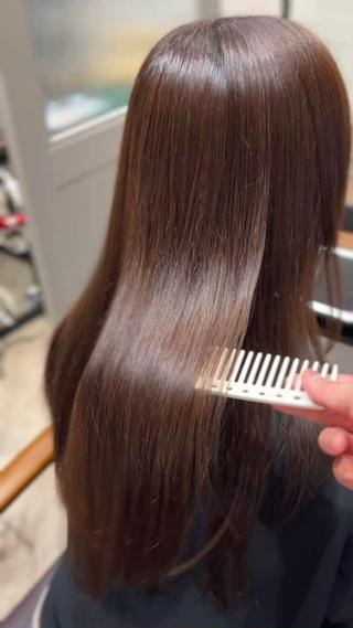 柔らかく自然な艶髪を叶える髪質改善ストレート
【こんな方にオススメ】
くせ毛でお悩みの方
自然なストレート、柔らかさがほしい方
朝のお手入れを楽にしたい方
なるべく髪のダメージを減らしたい方
ストレートで満足された事ない方
乾かすだけで憧れの艶髪
おもわずうっとりする艶髪
一人一人のお悩みと髪質に合わせて薬剤選定、
スタイル提案させていただきます