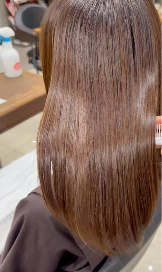 癖やうねりを解消
梅雨にも負けない、さらさらストレートにしましょう 