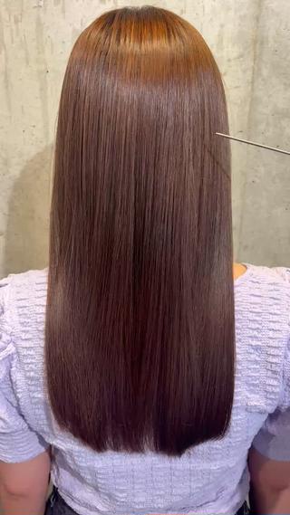 ペタンとなり過ぎない
柔らかな質感で仕上げた縮毛矯正です。