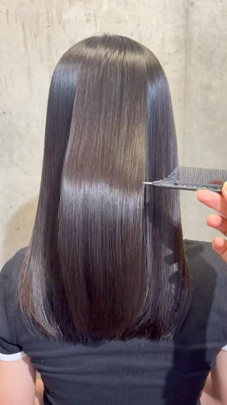 髪質改善ストレートです。
従来の縮毛矯正よりも、柔らかく、自然に仕上がるのが特徴です。
施術されたお客様より大好評いただいています。