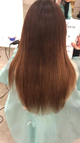 大人気酸熱トリートメントのサブリミック

動画で見るとより艶感とさらさら感が、、♡
無加工でこの艶感！！！ 