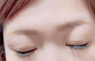 真ん中長めのキュートデザイン
下がりがちだったまつ毛もパーマで上げてよりパッチリとした目元に 